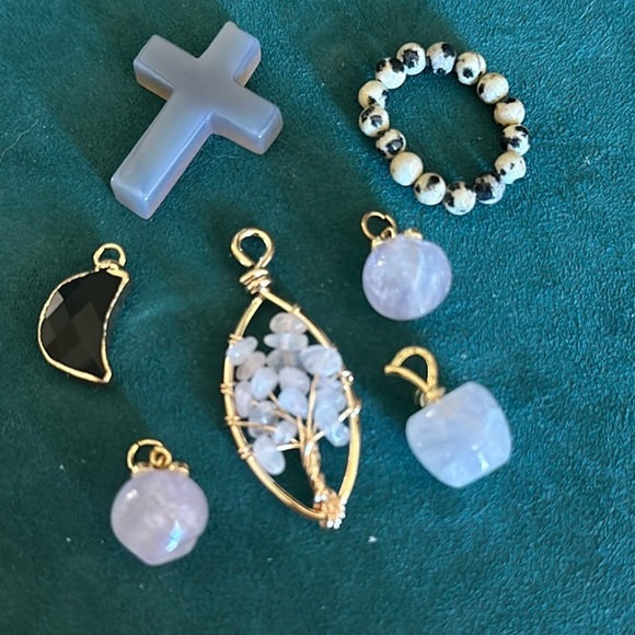 Set of 7 pieces. Agate, Rose Quartz, Obsidian, and Dalmatian Jasper.  Natural - Picture 2 of 3